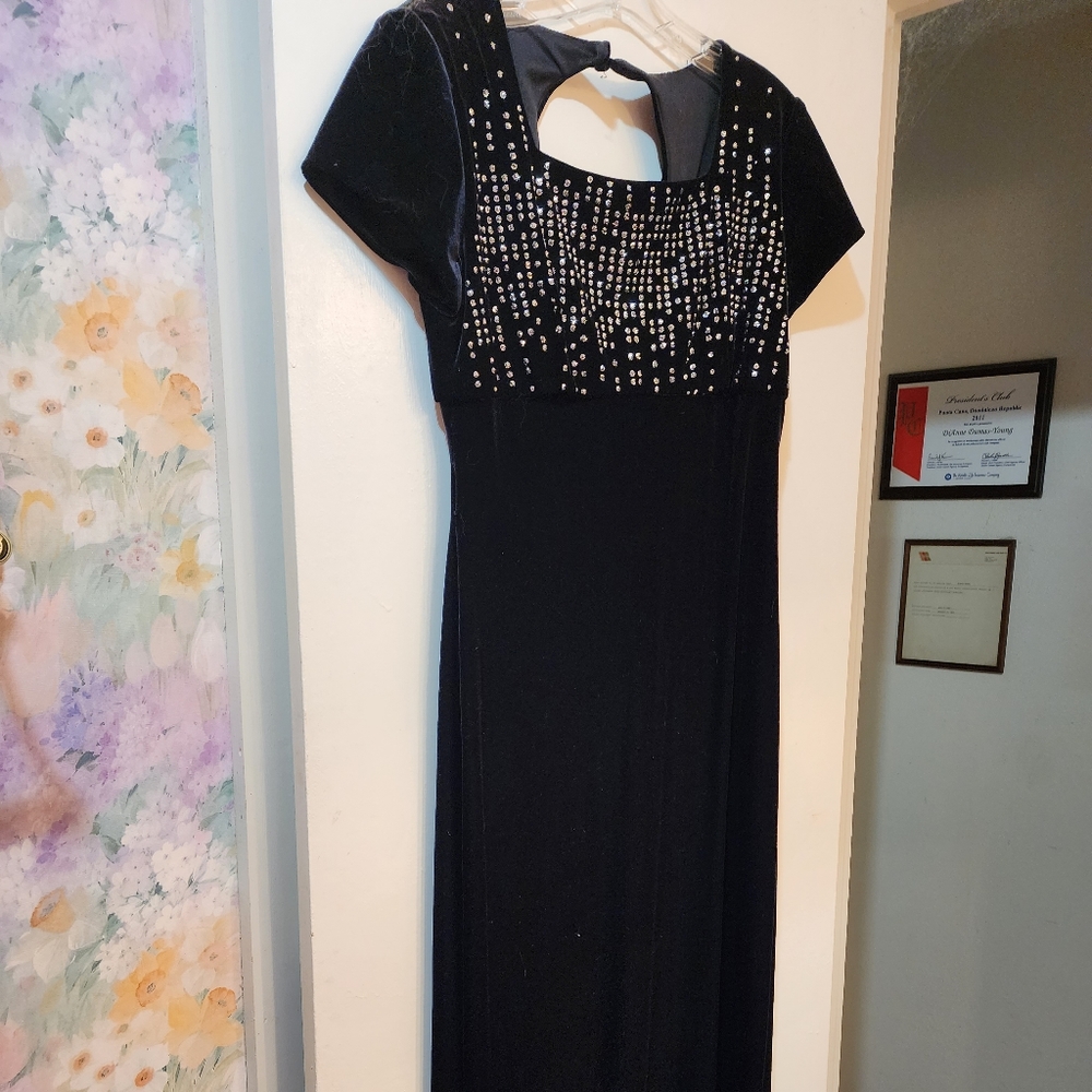 Black Velvet Ladies Maxi Cocktail Dress